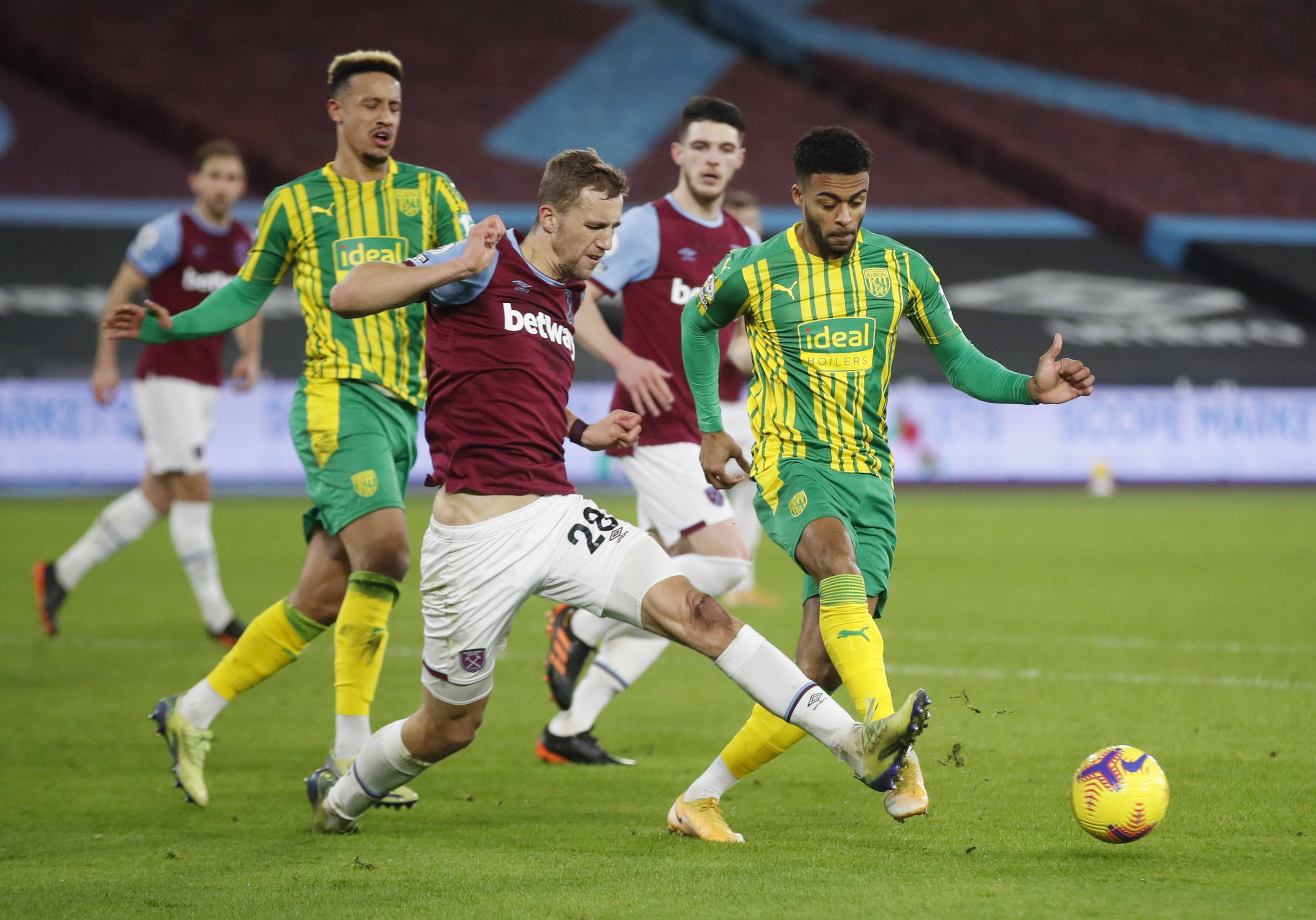 是难分伯仲 是难分伯仲